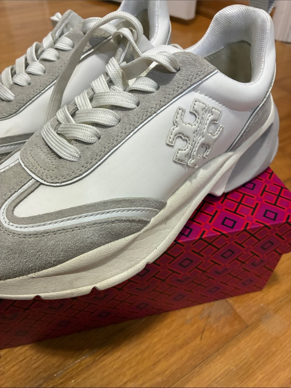 Tory Burch Good Luck Trainer Sneaker White New Ivory Gray Suede Logo 8.5 Authent - Picture 12 of 17